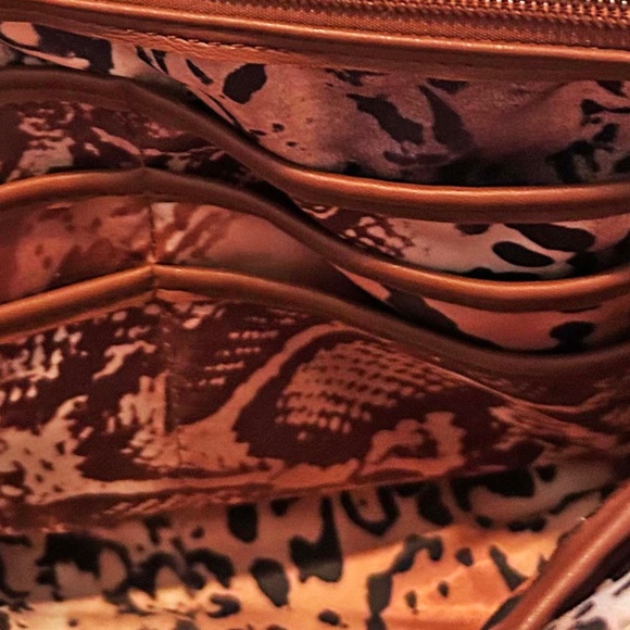 SATCHEL, LEATHER, DUSTY PINK WHITE & BLACK MULTICOLOUR FLORAL, TOP ZIP CLOSURE, - Picture 13 of 15